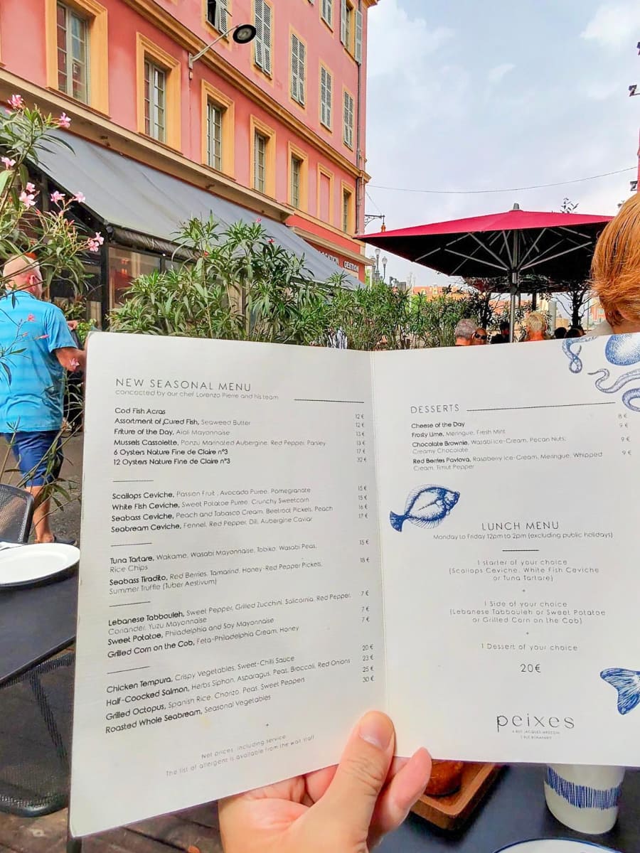 Ray-Ban Metaで撮影したメニュー。「これはなんの料理？」と指で示したら答えてくれるととても便利です