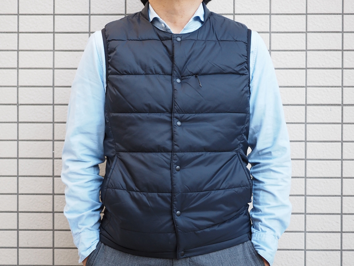 アウトドアジャケットと組み合わせて使いやすそうな、インナーベストを選んだ