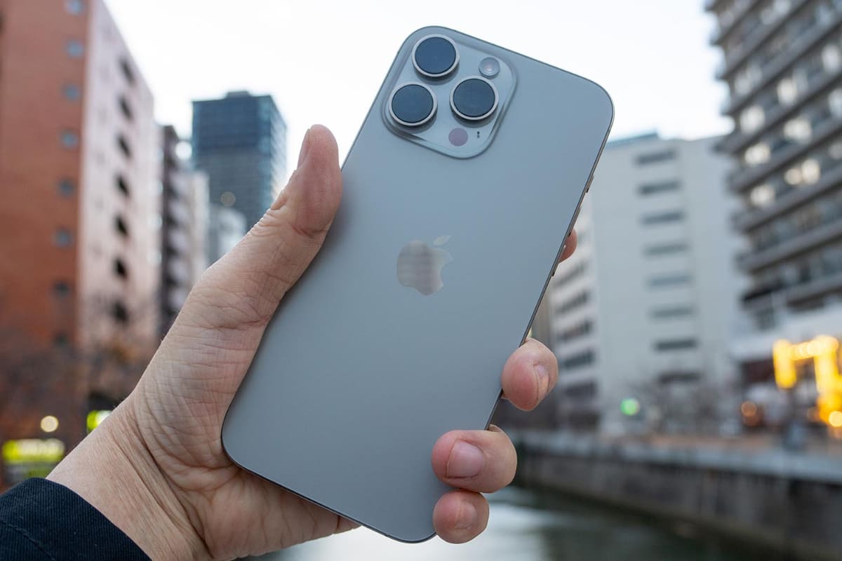 比較にはiPhone 16 Pro Maxを用意