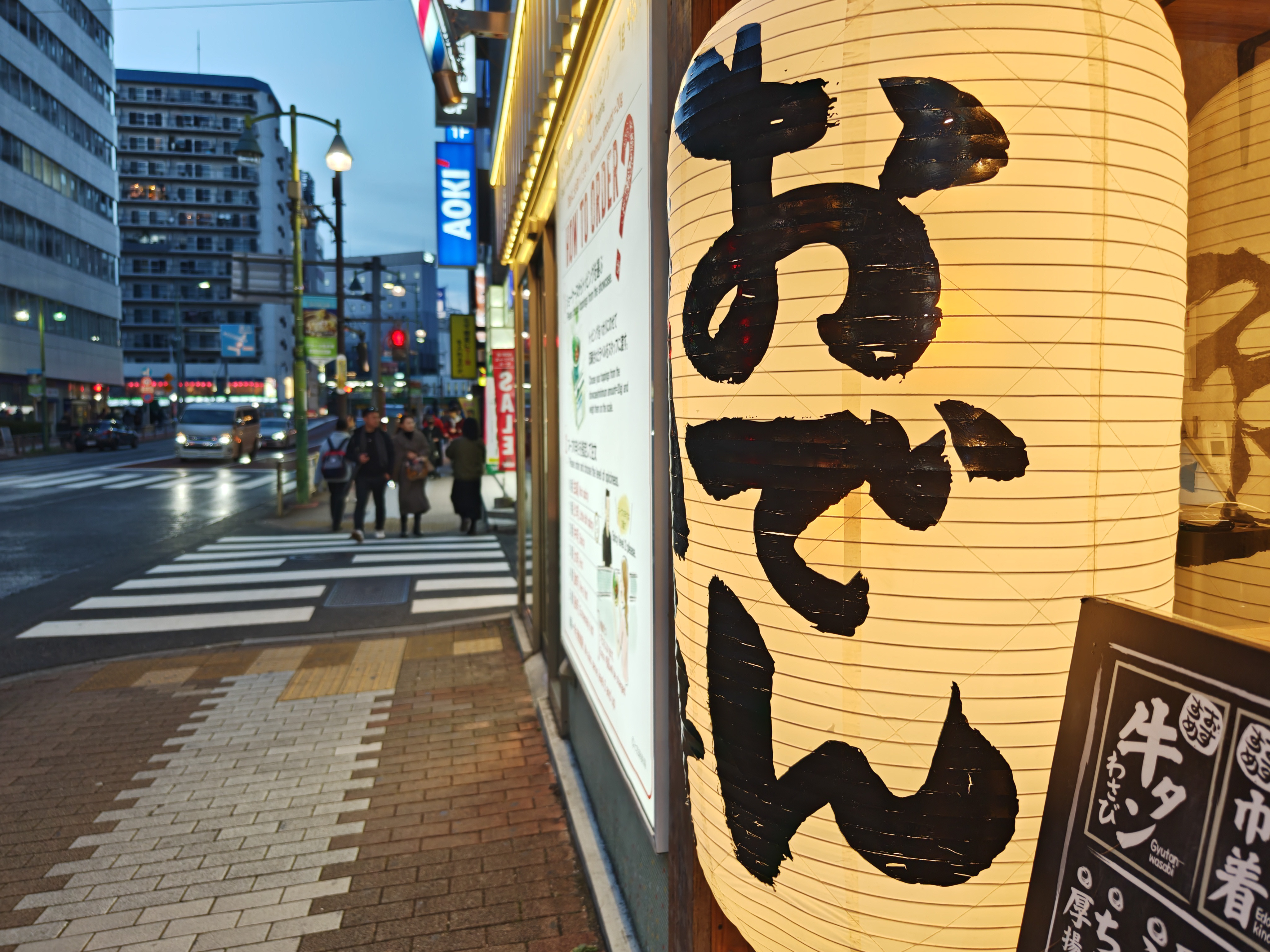 R9 proで撮影。手前から奥へ自然な印象であり、奥のライトのボケ感もいい