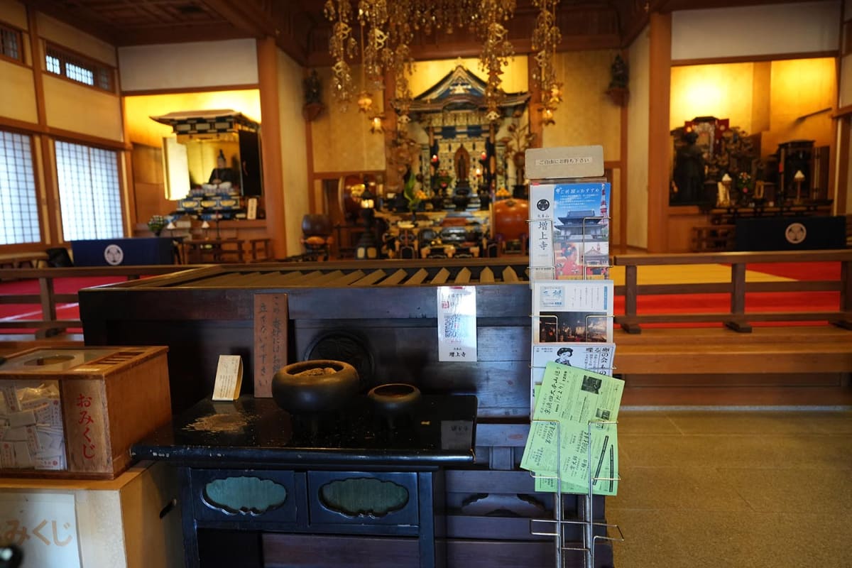 本殿以外にもQRコードを設置