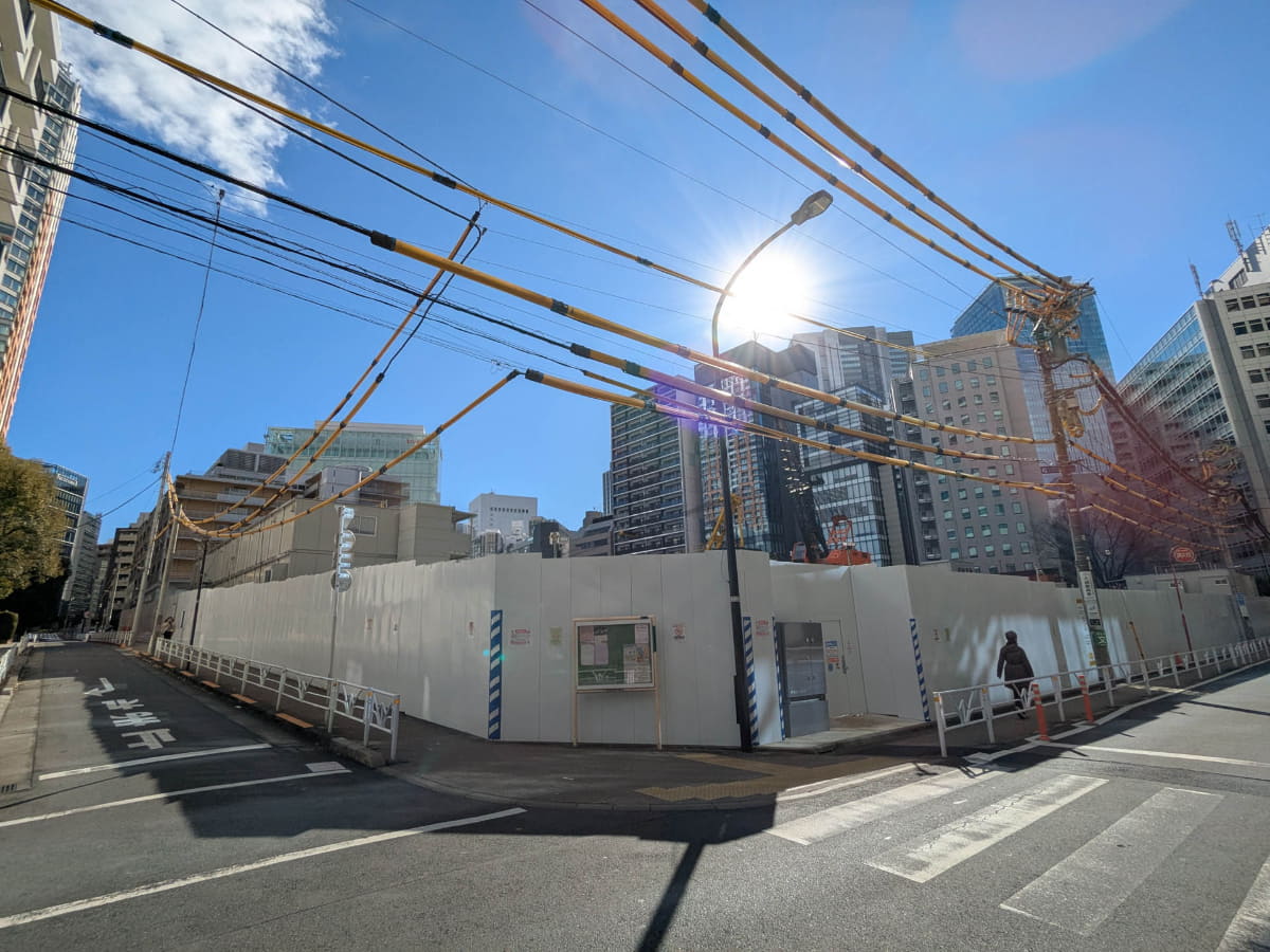 さらに渋谷駅方向に進むと「渋谷一丁目地区共同開発事業」の建設現場がありました。2027年に地上14階、地下2階の施設ができるそうです