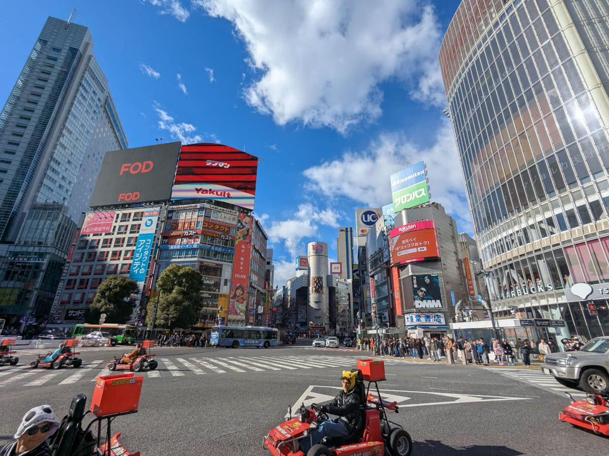 奥にはこれも渋谷の象徴的な施設である「渋谷109」が見えます