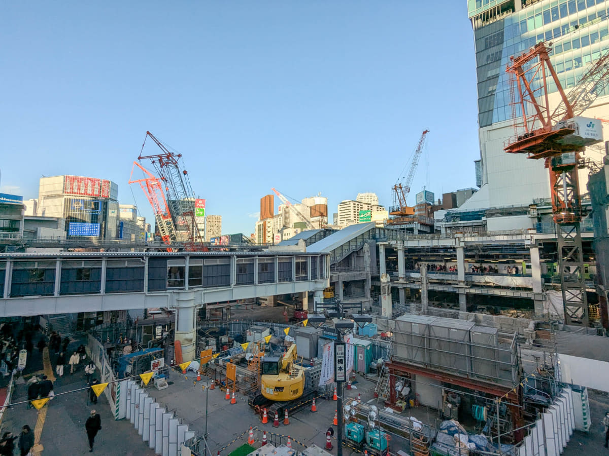 ほぼ北側。左にSHIBUYA TSUTAYAの建物が見えます