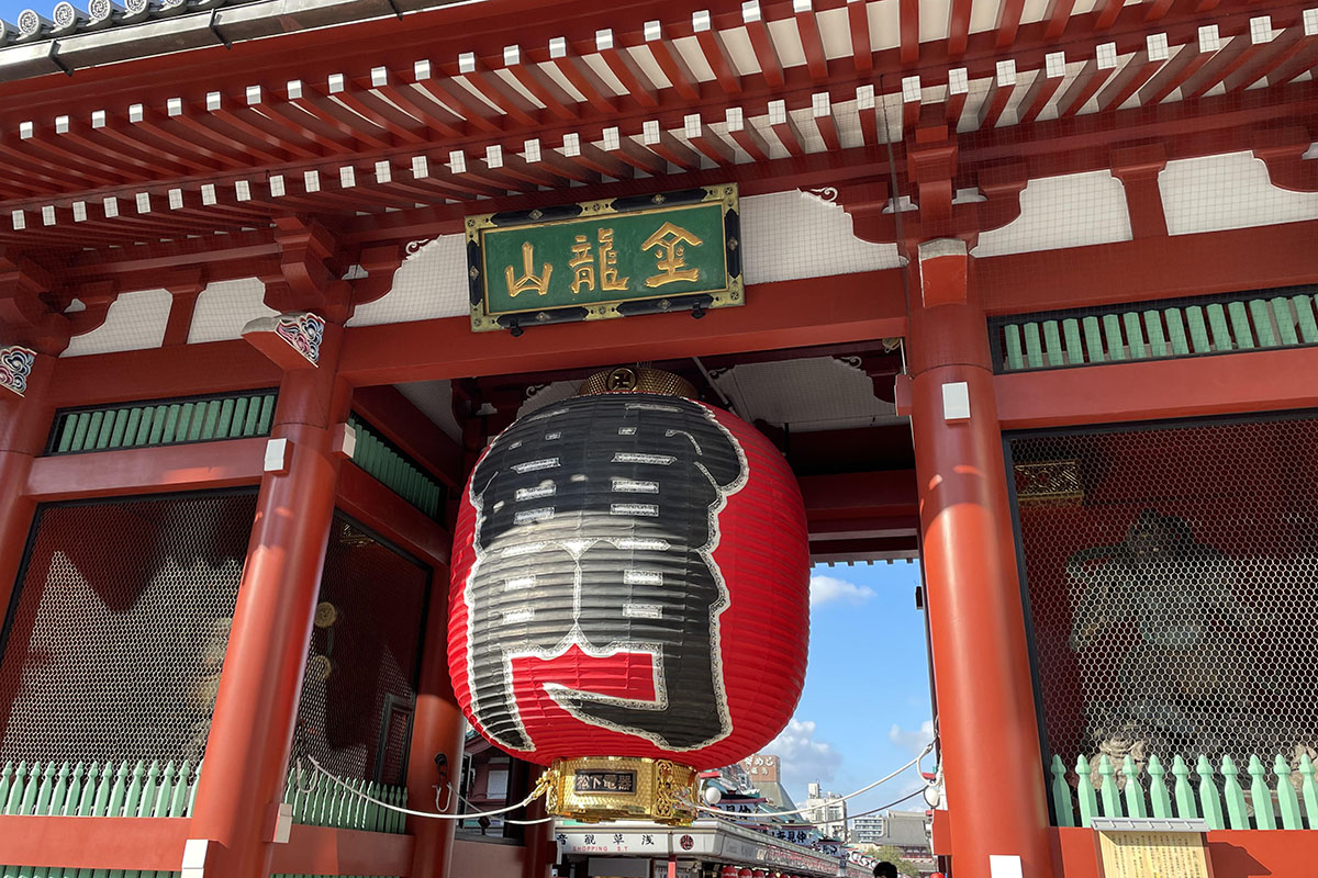 浅草では雷門通りと並木通りで車両通行禁止