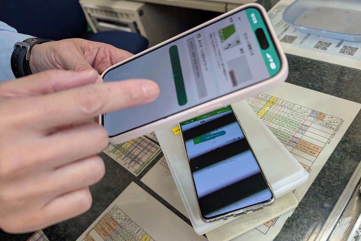 どうやら、えきねっとアプリの最後の操作のところで止まったままだったらしく、紐付けが未完了だったようだ。いまひとつアプリ操作に慣れないと愚痴っていたら、駅員が「使いにくいんですよねこれ」と相づちを打ってくれる