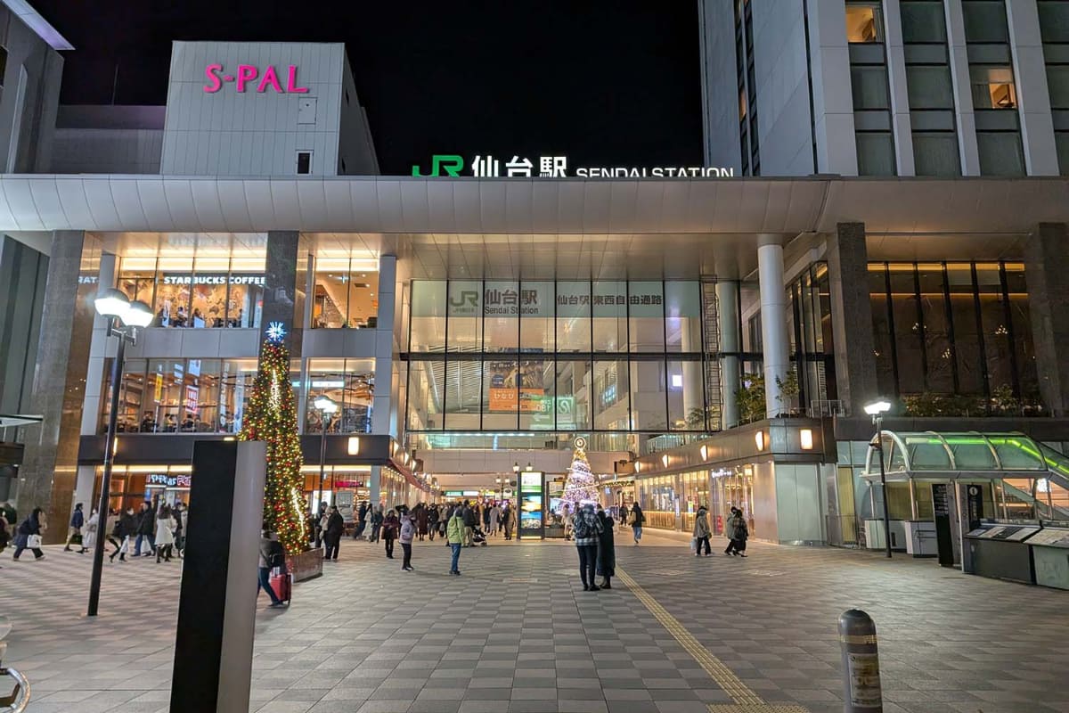 仙台駅の東口。改札を出た時点で残り20分ほどだったので夕飯は諦めて軽食を買って帰ることに