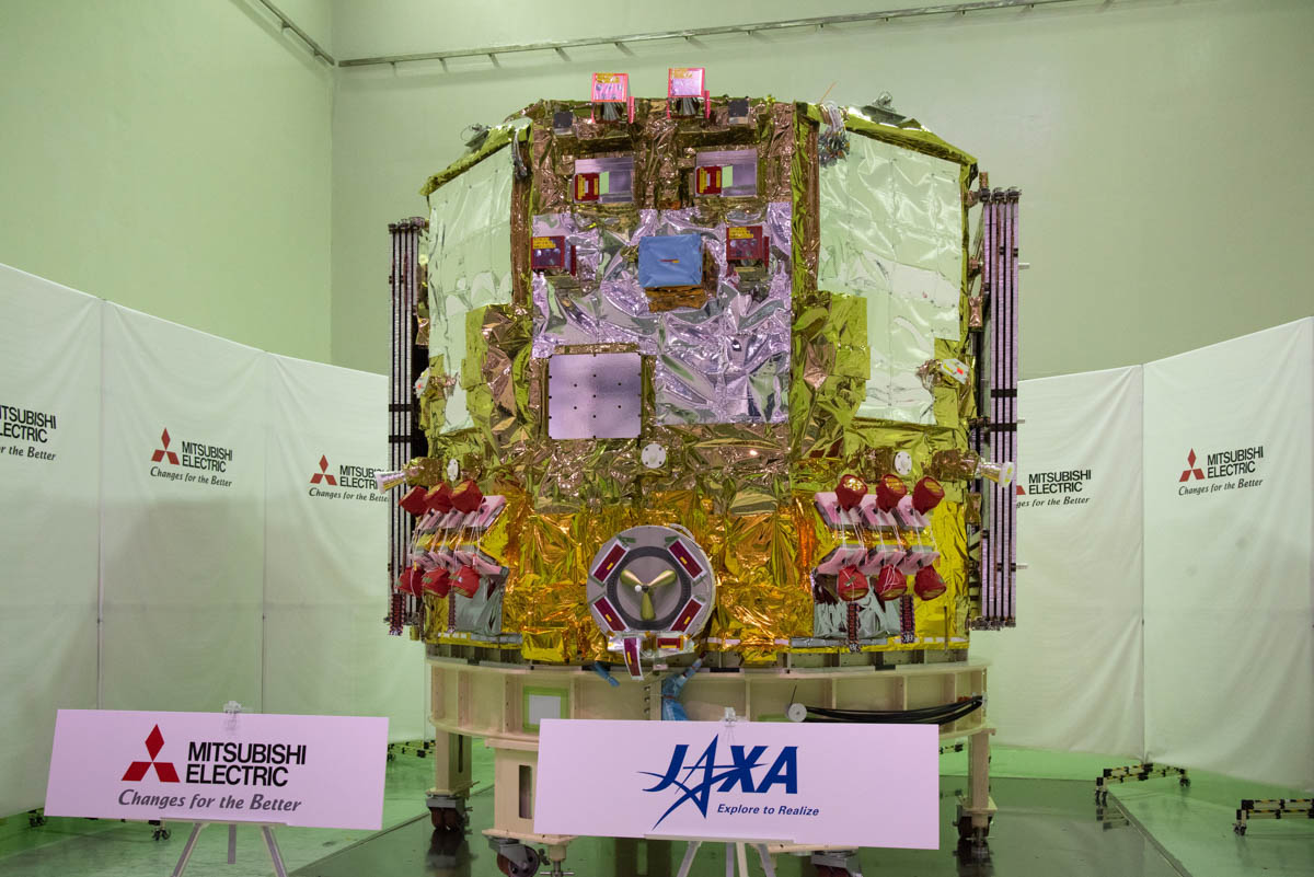三菱電機が開発した「HTV-X」1号機のエンジンや電源などが一体化されたサービスモジュール(撮影:小林伸)