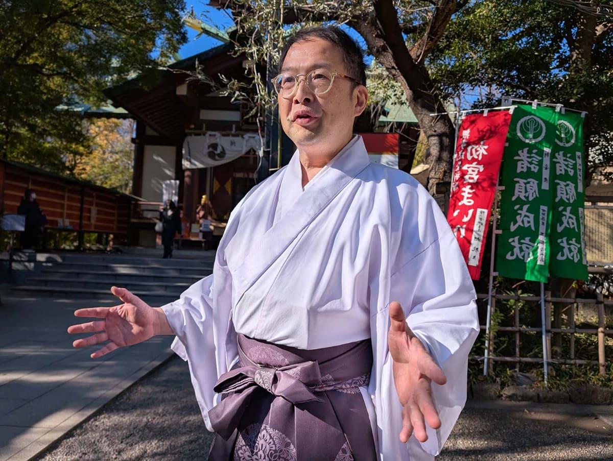 導入に至る背景を説明する稲毛神社 宮司の市川氏