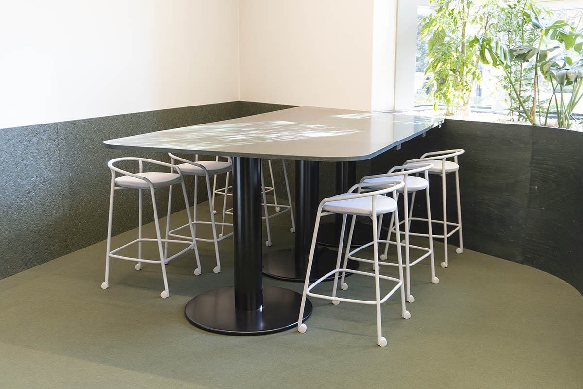 1階に電子レンジや食事ができるスペースも設けられている