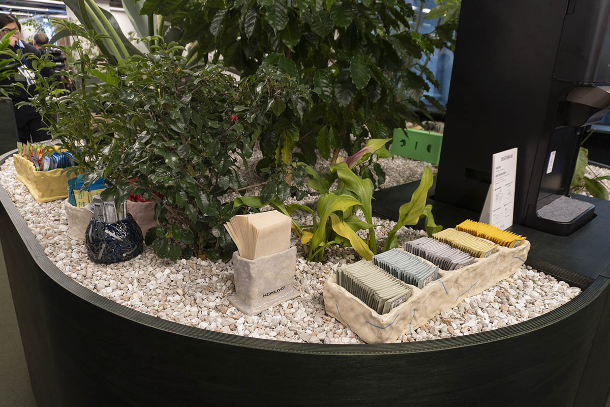 あえて探しづらくして、見つけるワクワク感を楽しめるような設置方法としている