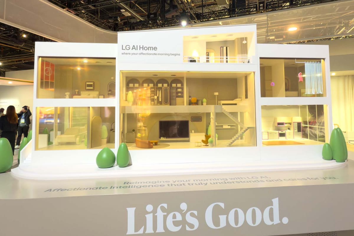 LGブースでのホームAI展示。透明ディスプレイをつかった独自の見せ方だが、内容自体は数年前と変わっていない