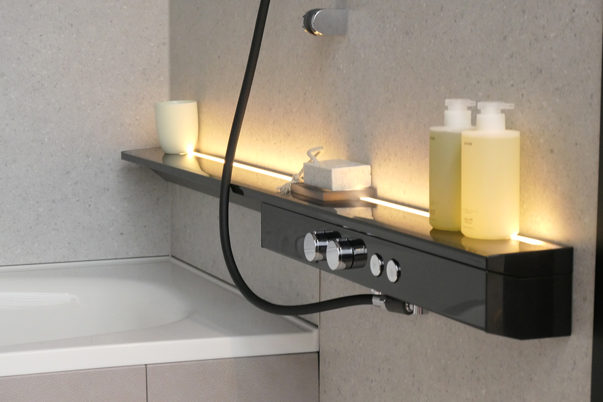 「ライトアップロングカウンター」でカウンターの明かりのみで過ごすことも可能