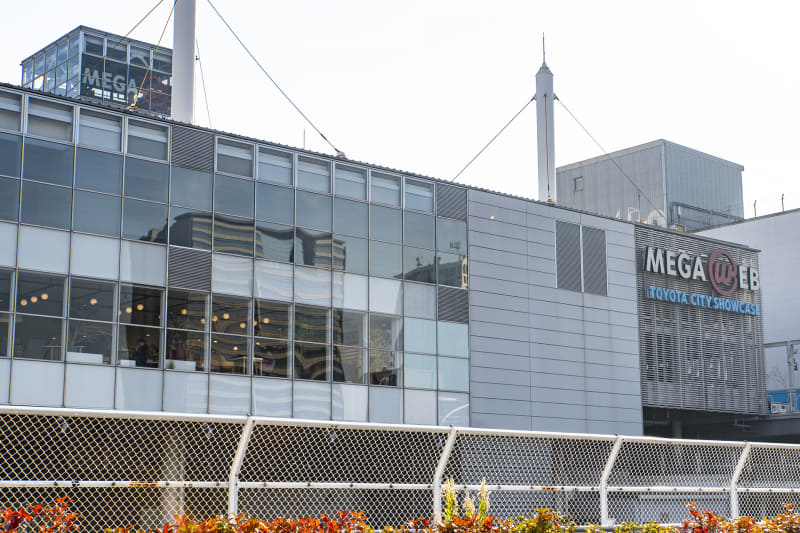 建設地にあったメガウェブ(21年12月撮影)