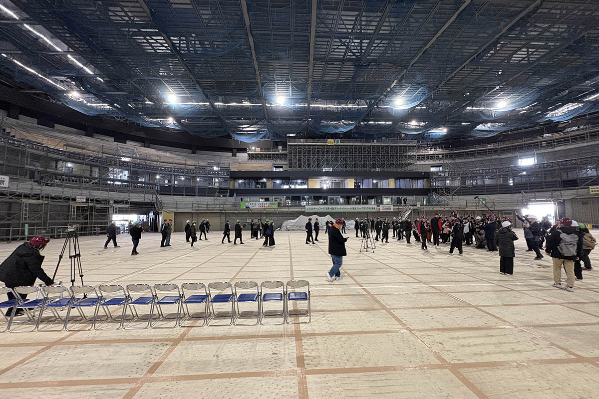 メインゲートがある西側から見たメインアリーナ