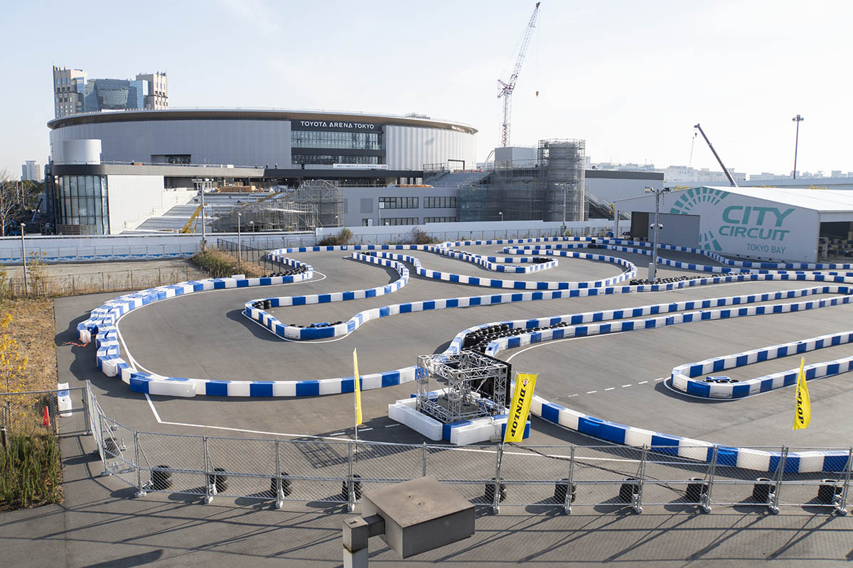 シティサーキット東京ベイ(手前)とトヨタアリーナ東京