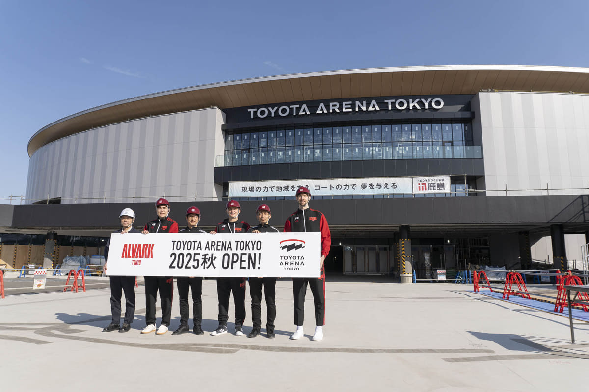 フォトセッションにはアルバルク東京の3選手も参加した