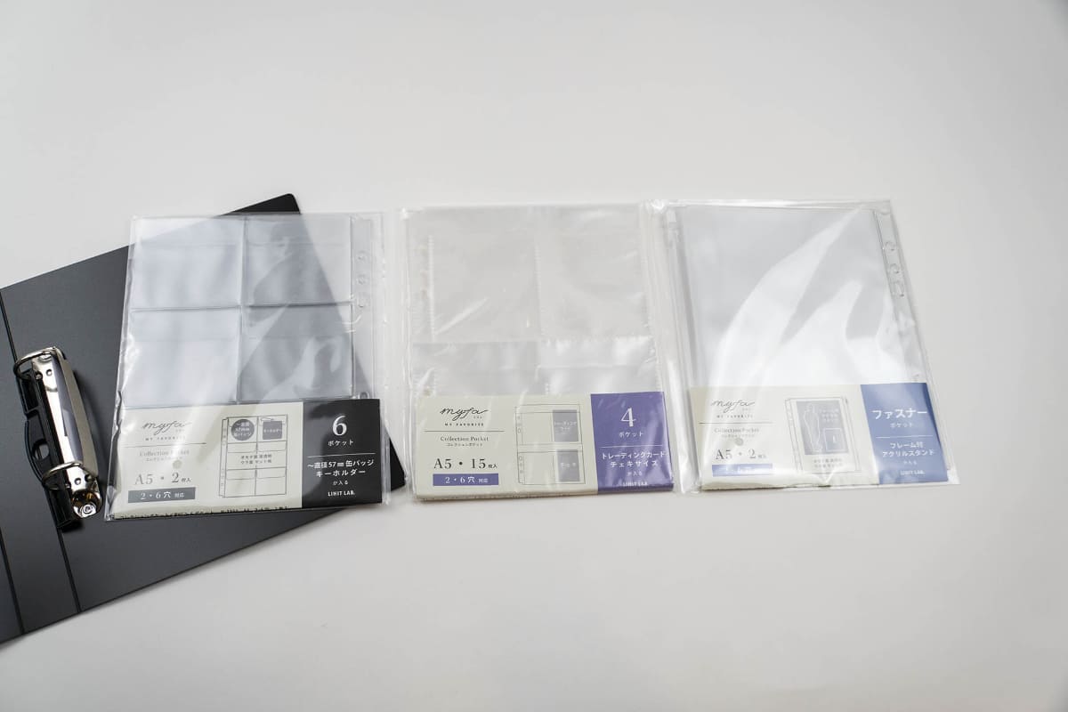 同シリーズのコレクションポケット＜PVC＞6ポケット A5(748円)、コレクションポケット 4ポケット A5(495円)、コレクションポケット＜PVC＞ファスナー付(748円)