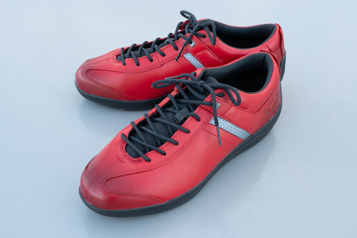 ベアクラッチL(レッド)。このほかにドレスネイビーとブラックもあります