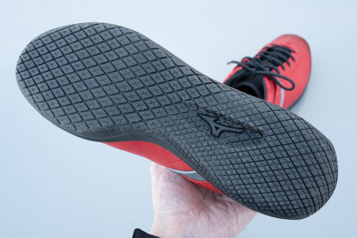 ソールのMIZUNO COB。歩行時のクッション性と素足的な情報量を両立しています