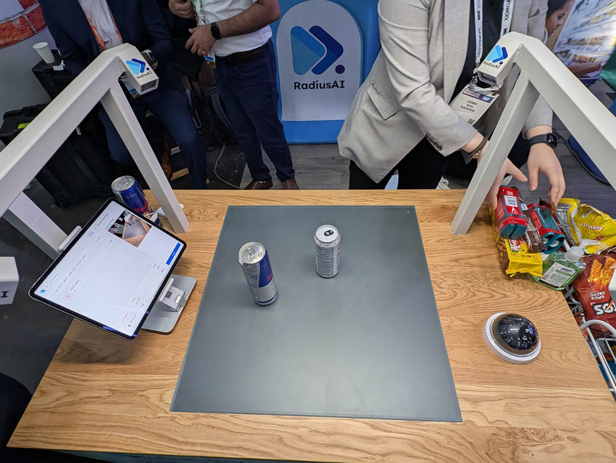 RadiusAIの画像認識レジ。キッティングが容易で設置場所に合わせてカスタマイズ可能な点が特徴の1つ