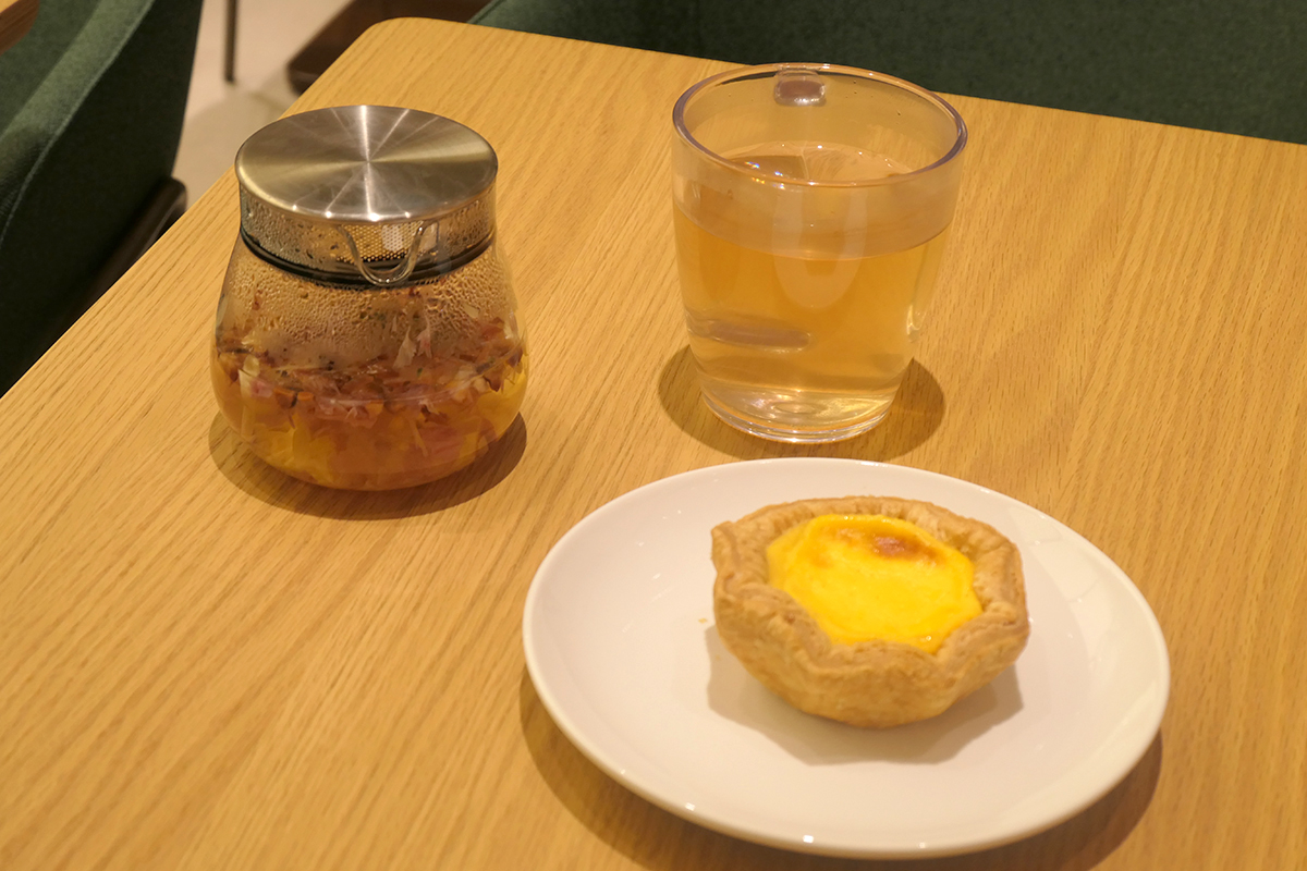 1階のベーカリーで作られたフードも提供