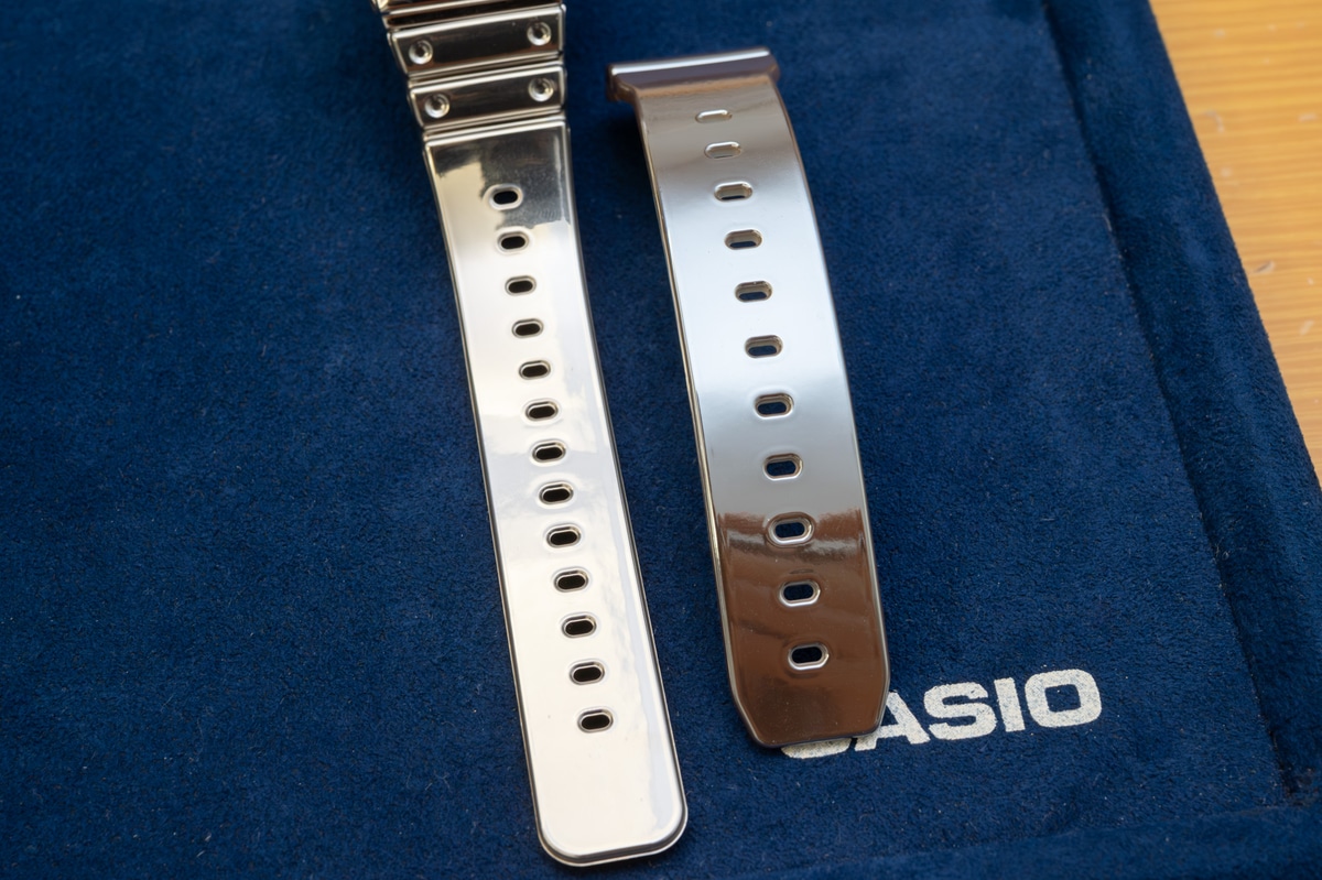 右が試作段階のシルバー。同じシルバーでもわずかな調色の違いで見え方が異なる