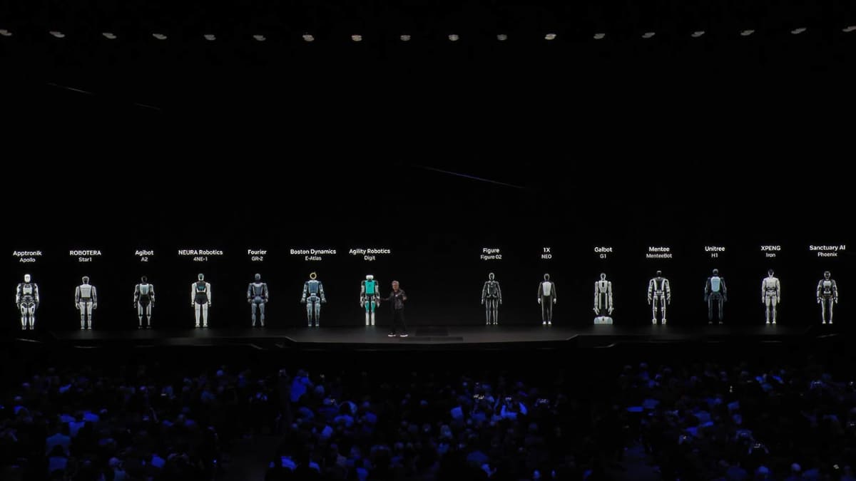 CESのNVIDIA基調講演動画より。壇上にずらりとヒューマノイドロボットが並んだ。