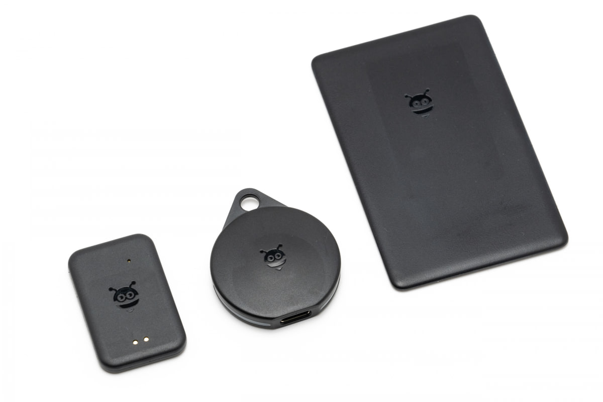 「Pebblebee」には左からタグ型、クリップ型、カード型の3つのタイプがある