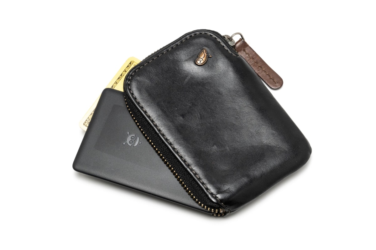 クレジットカード2枚程度の薄さなので、財布に入れるのにちょうどいい