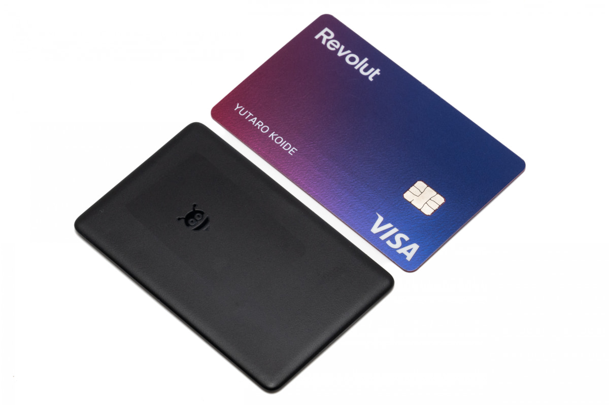 カード型もクレジットカードとほぼ同じサイズ