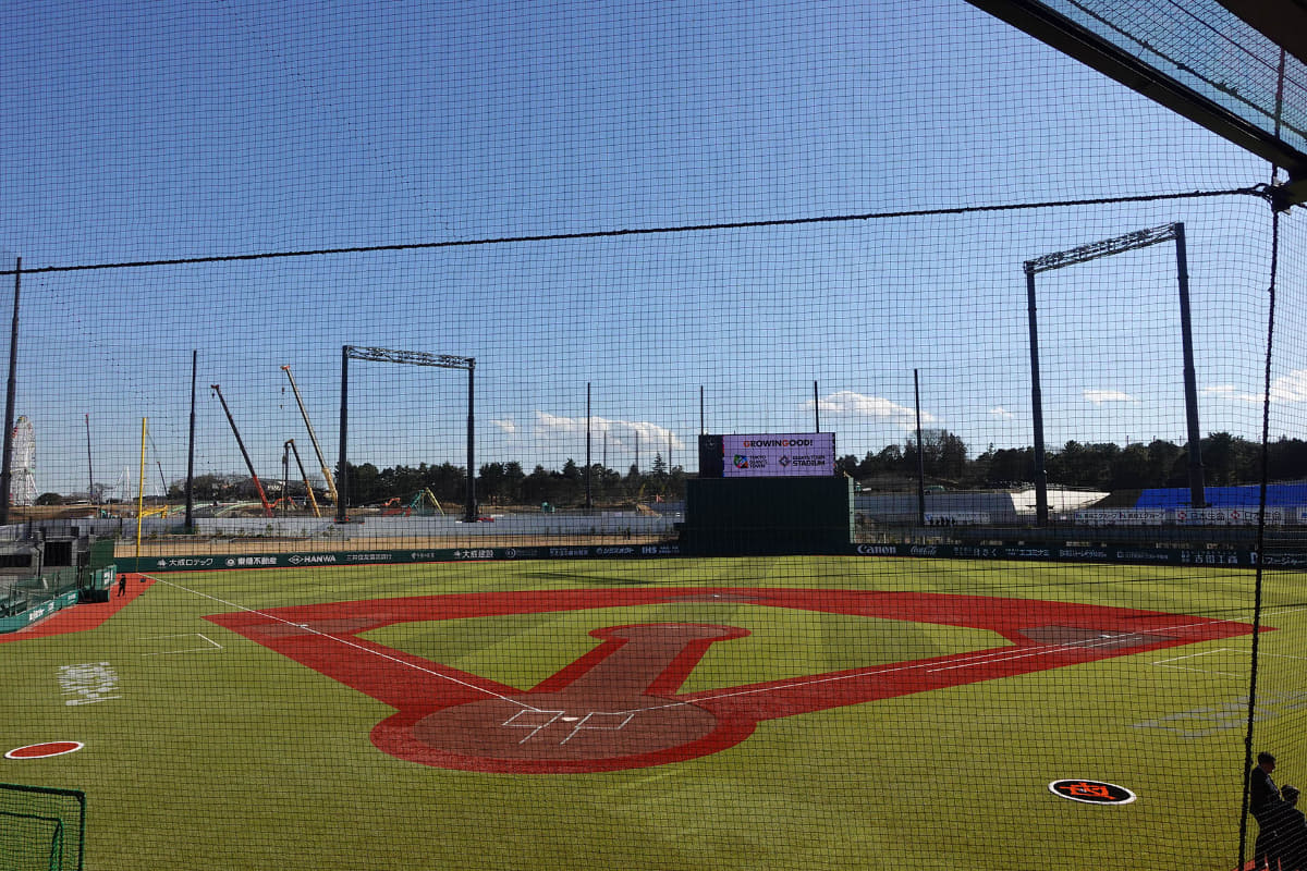 3階からグラウンドを眺める