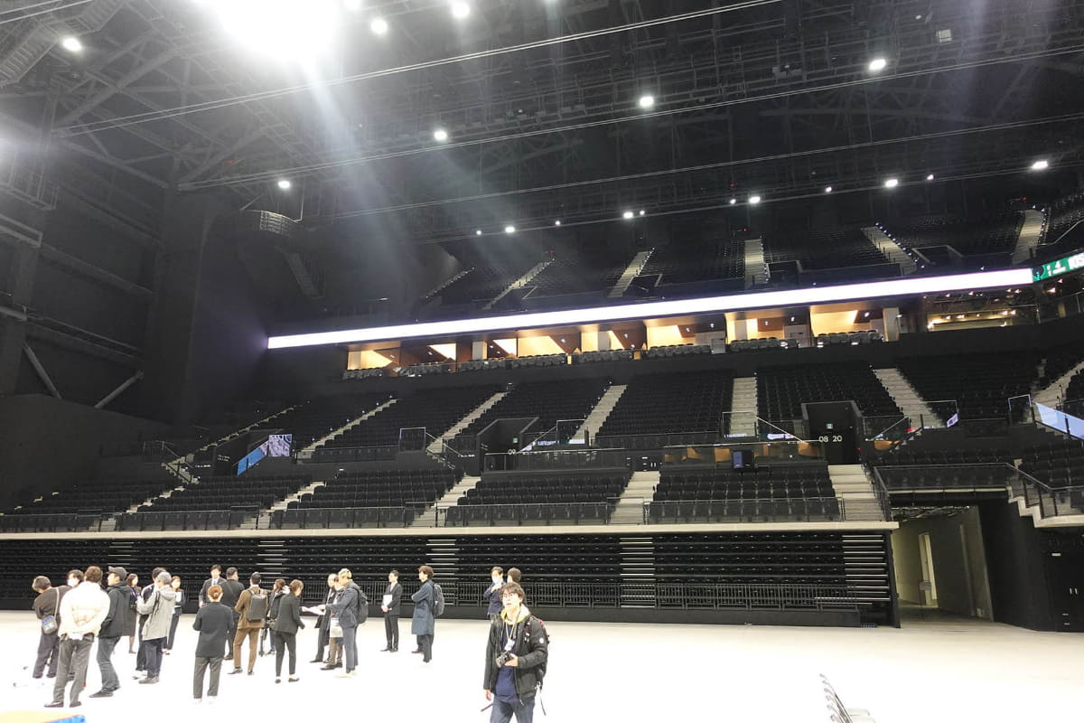 座席を1階から望む