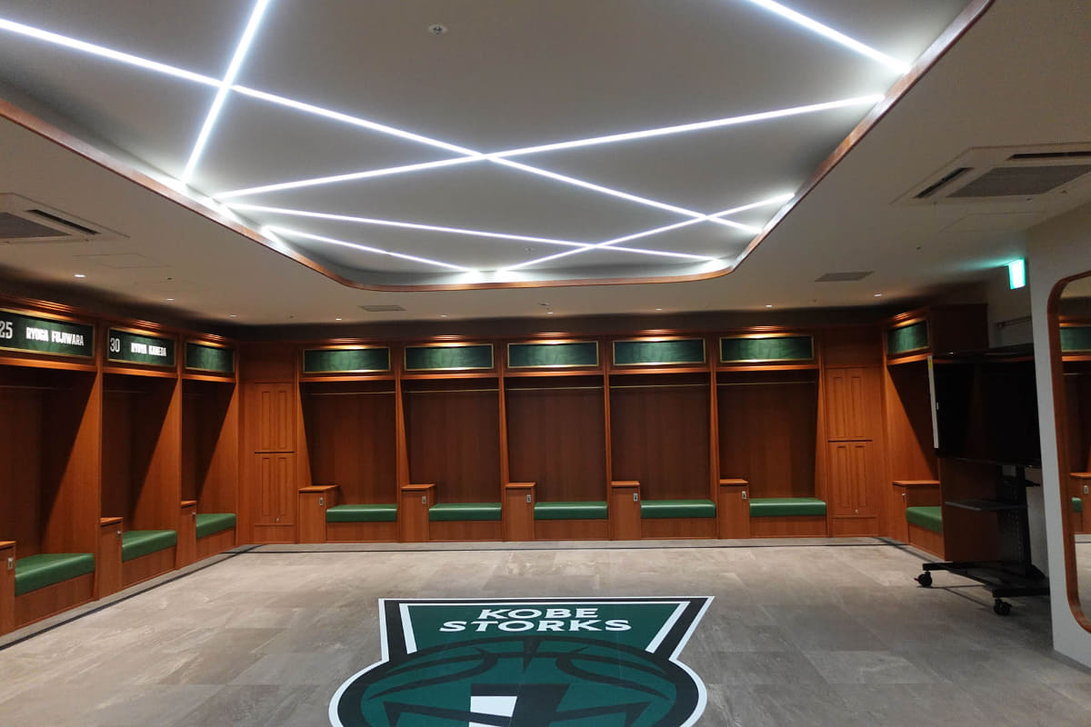 選手ロッカー全景