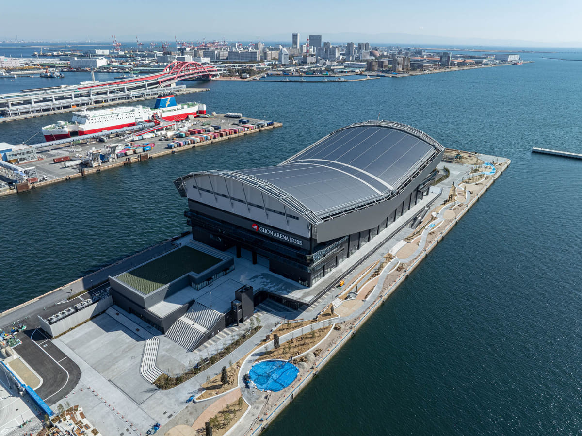 手前側がアリーナ、奥が公園エリア(画像提供：株式会社エスエス 津田裕之)