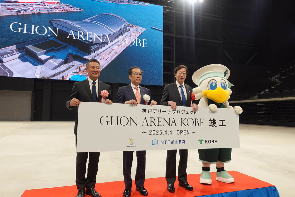 左からOne Bright KOBE 渋谷社長、NTT都市開発 池田社長、久元神戸市長