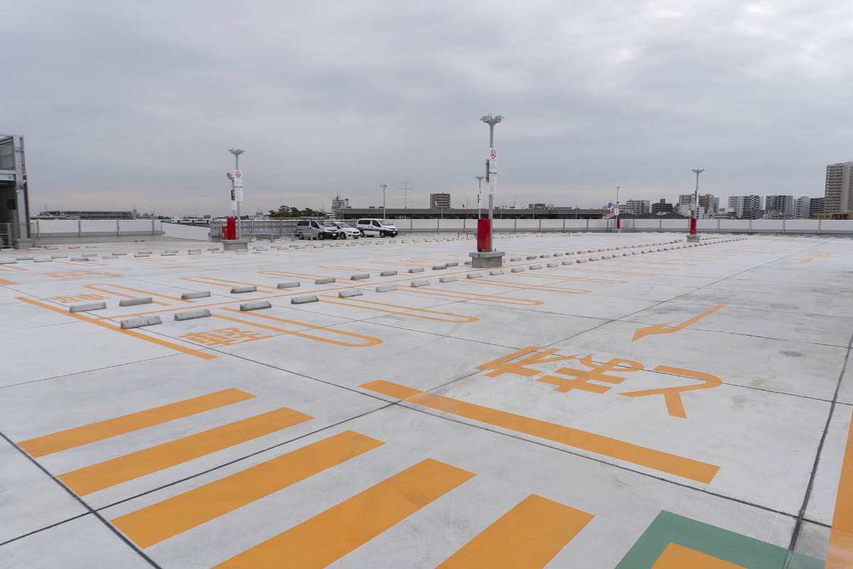 ミナノバ相模原の屋上駐車場