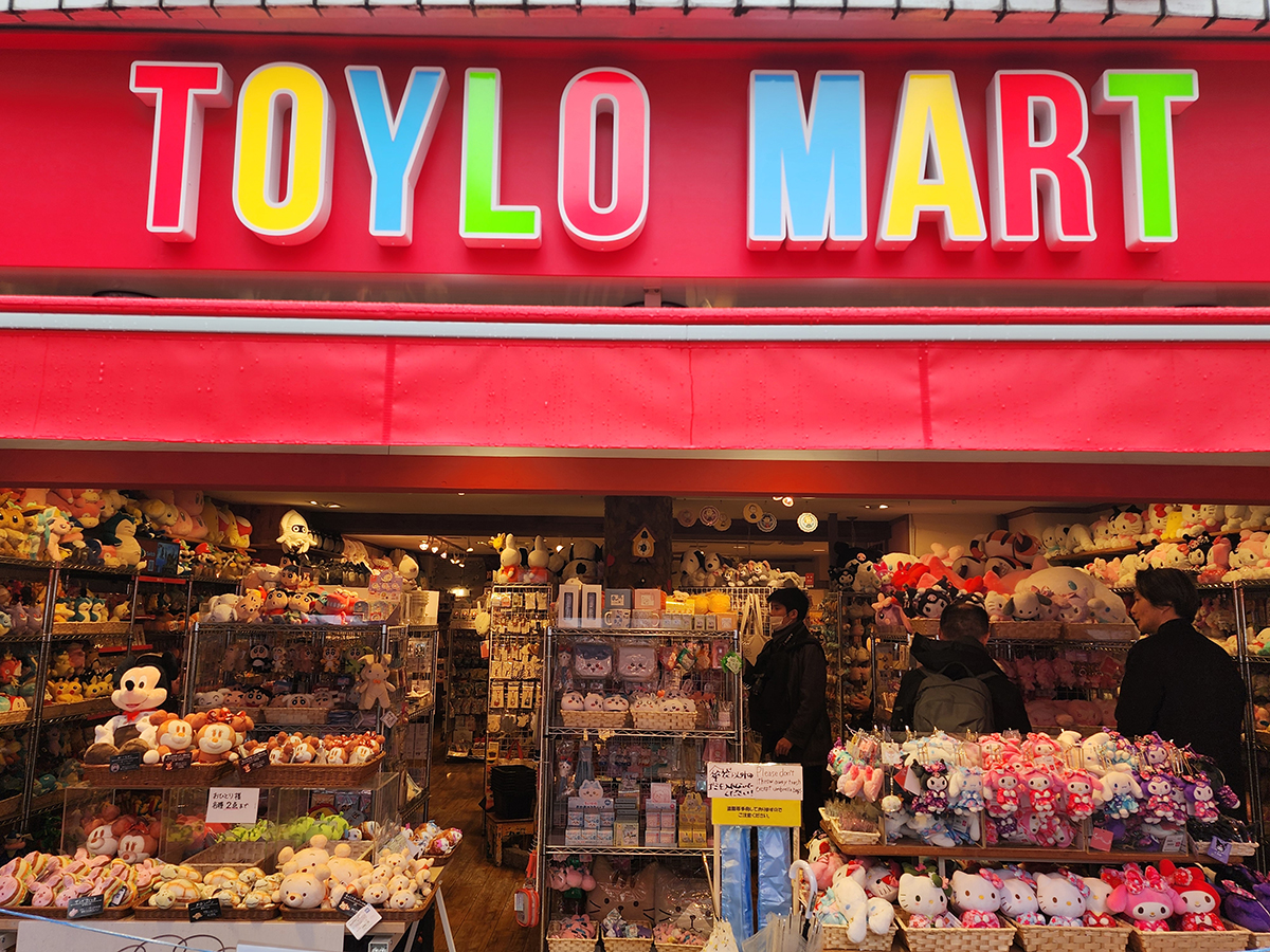 トイロパークから、キャラクターグッズやバラエティ雑貨を中心に揃えた店舗としてトイロマート原宿をオープン