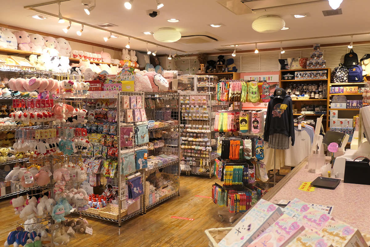 売場面積は99m<span class="em sup">2</span>(30坪)