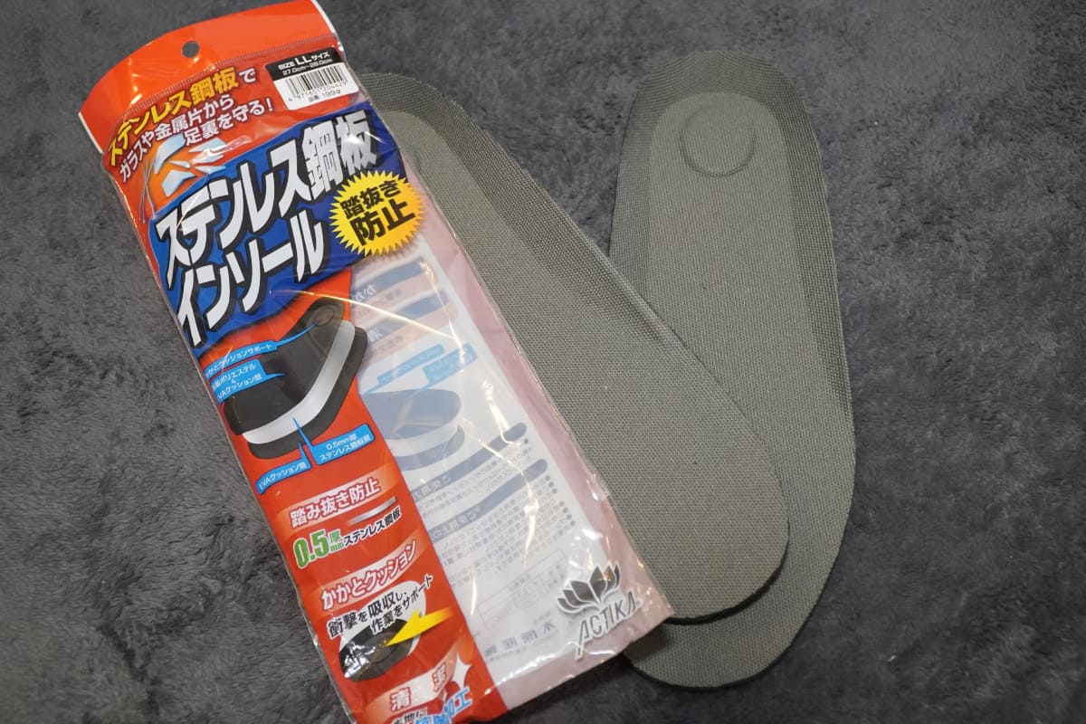 靴のサイズに合わせてハサミでカットするため、どのような靴にも使える