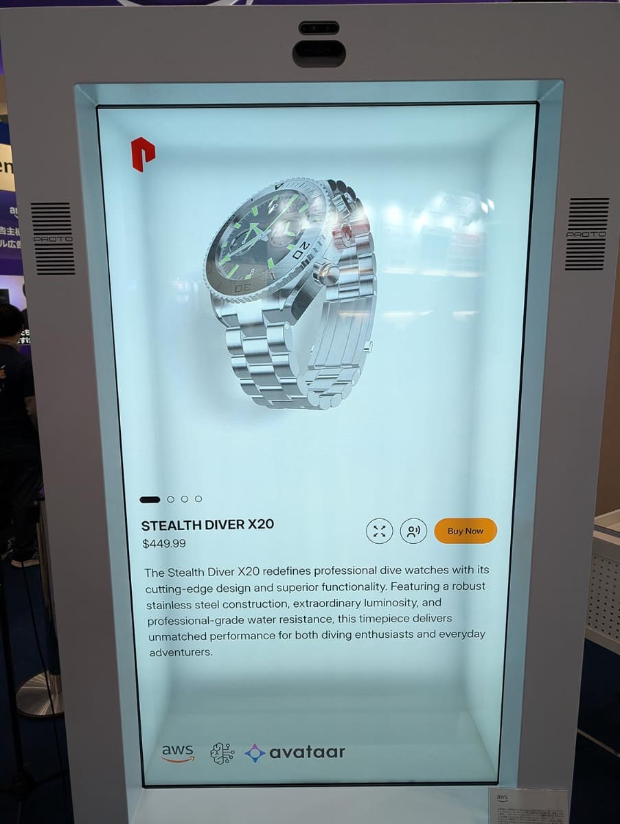 AIバーチャルアシスタントによる製品紹介。最初はこのように製品を表示し、利用者は画面にタッチして角度や大きさを変更したり、中身を分解して見ることができる。さらに人が話しているアイコンをタッチすることでAIバーチャルアシスタントに切り替わる