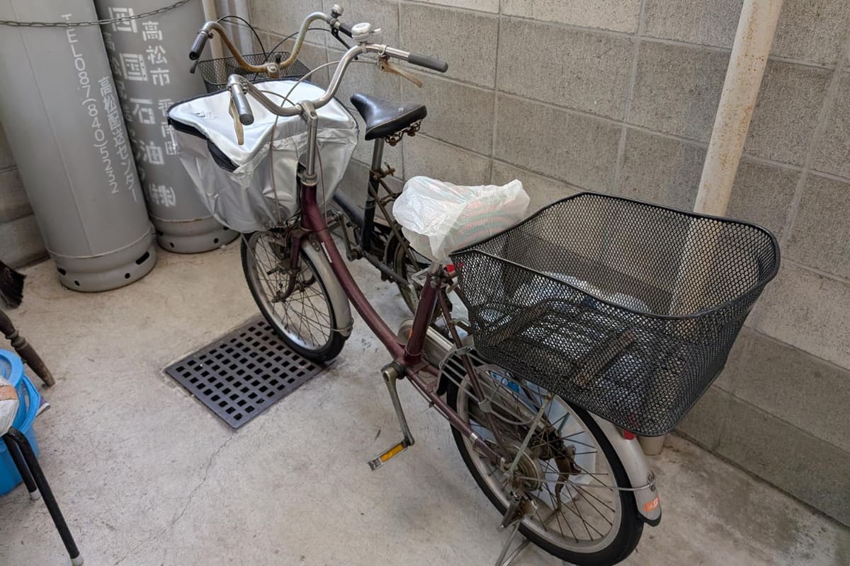 母はたまに自転車で外出するが、外出先に自転車を置き忘れて帰宅することが増えてきたため、GPSトラッカーの導入を決意