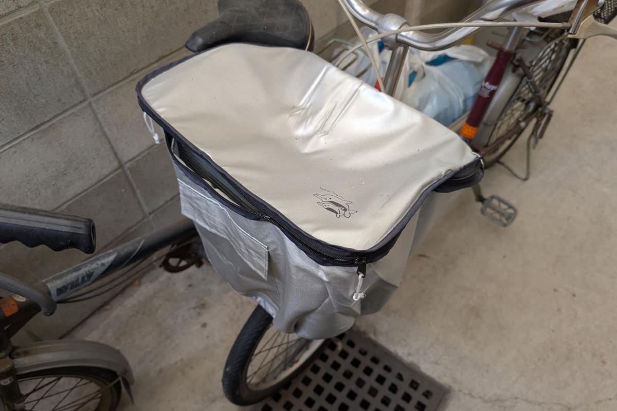 自転車の前カゴの中に、わからないようにみてねみまもりGPSを入れておくことで、自転車の場所や移動経路がわかるようになって安心度が向上