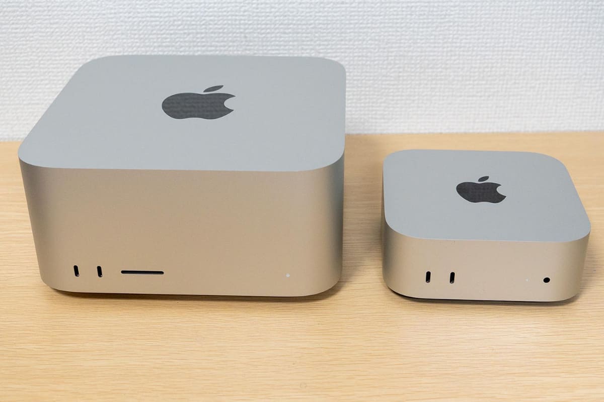 Mac StudioとMac mini。同じデザインモチーフだが、サイズはかなり異なる