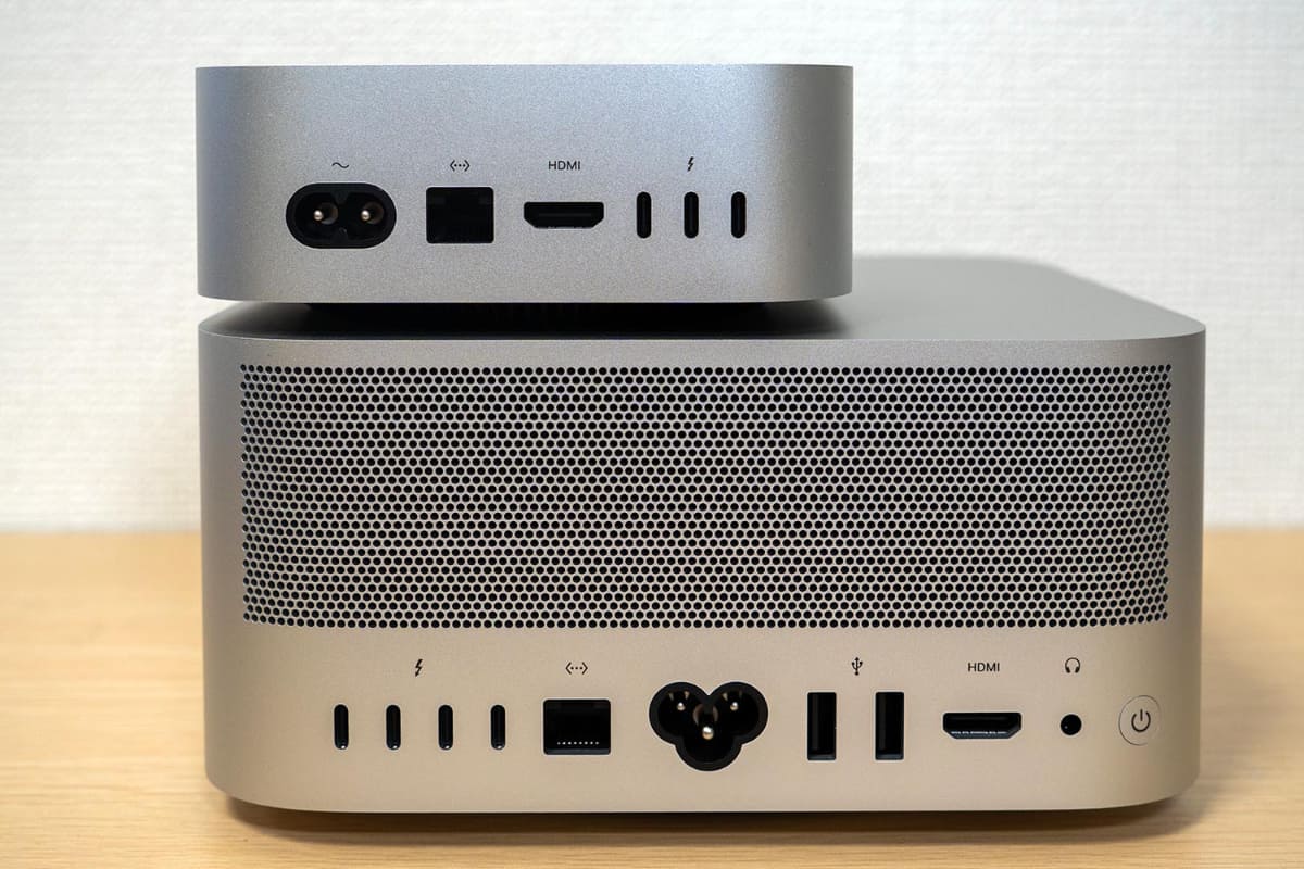 上がMac miniで下がMac Studio。インターフェース自体の数や配置に変更はない。Mac Studioは電源ボタンも背面にある