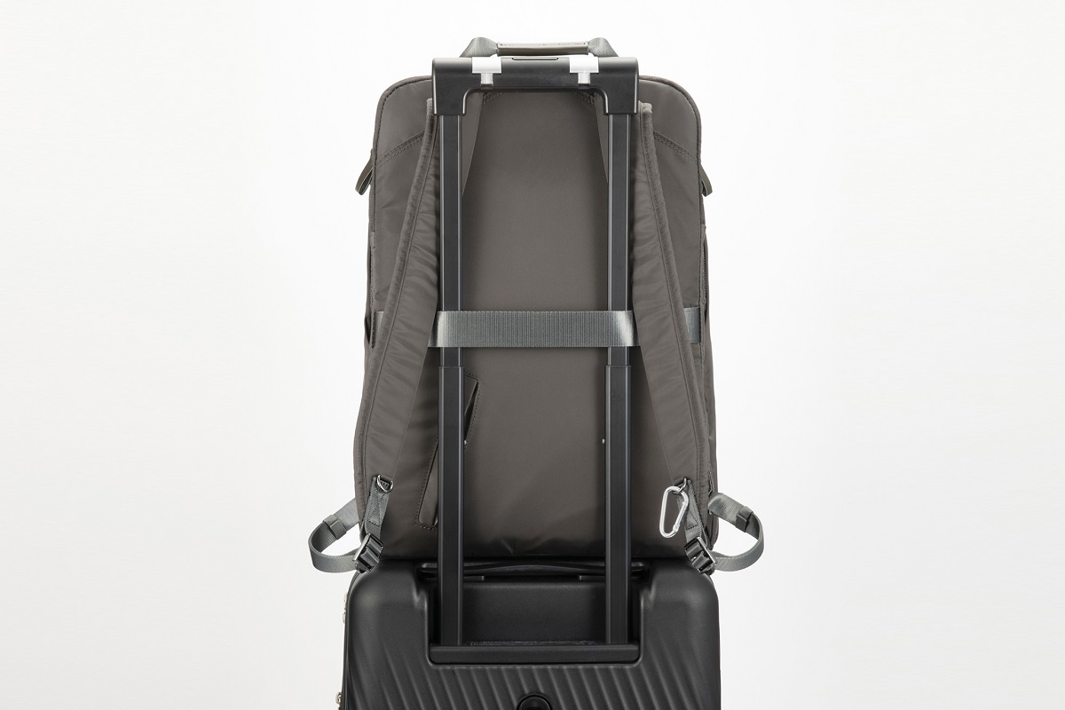 背面にセットアップベルトを配置