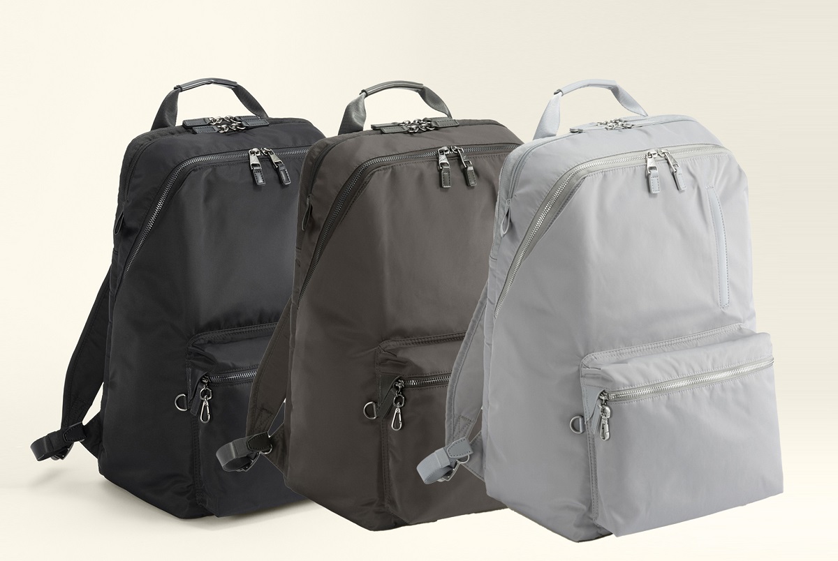 カラーはブラック、チャコールグレー、ライトグレーの3色