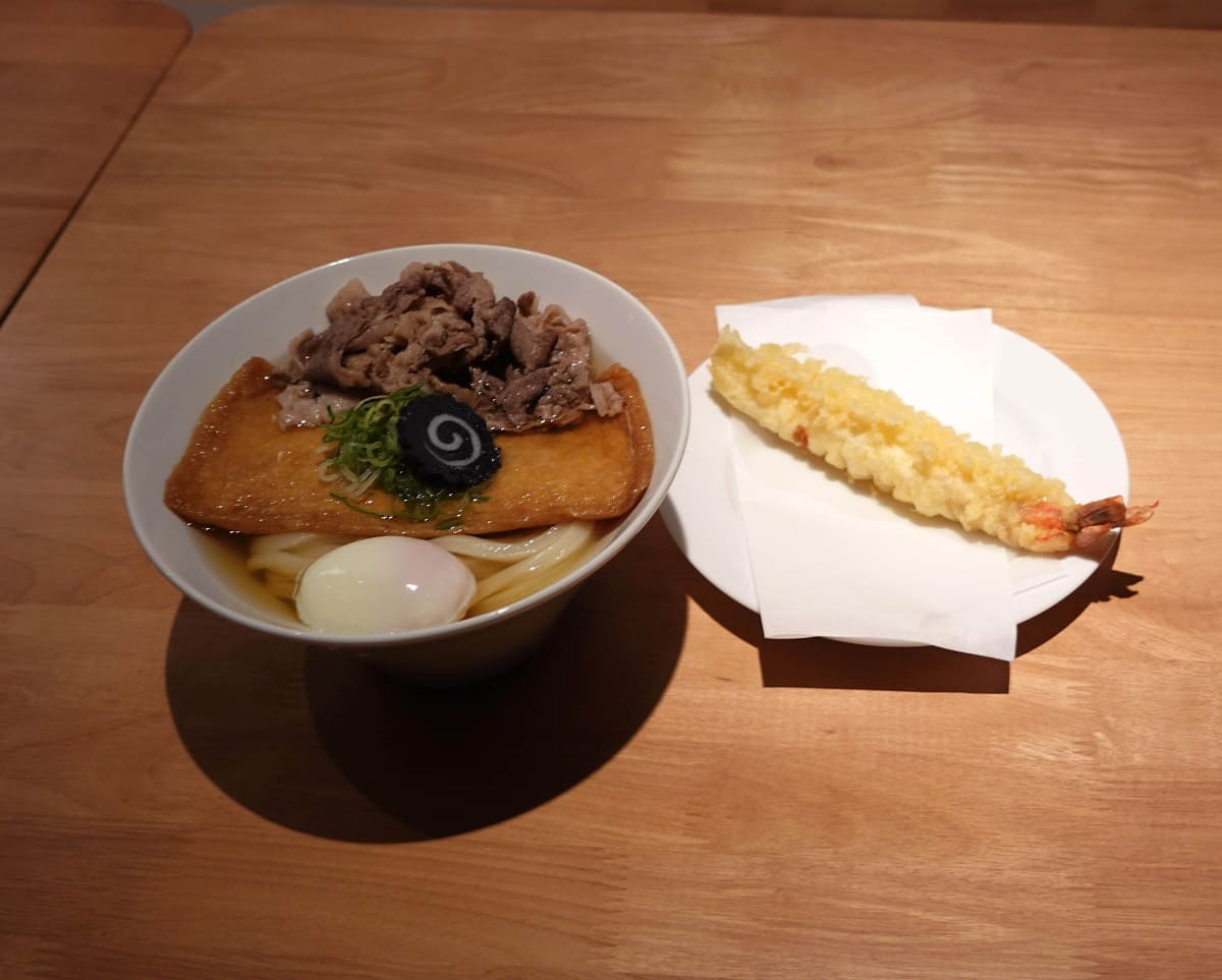 看板メニューの「肉玉きつねうどんon the特大海老天」