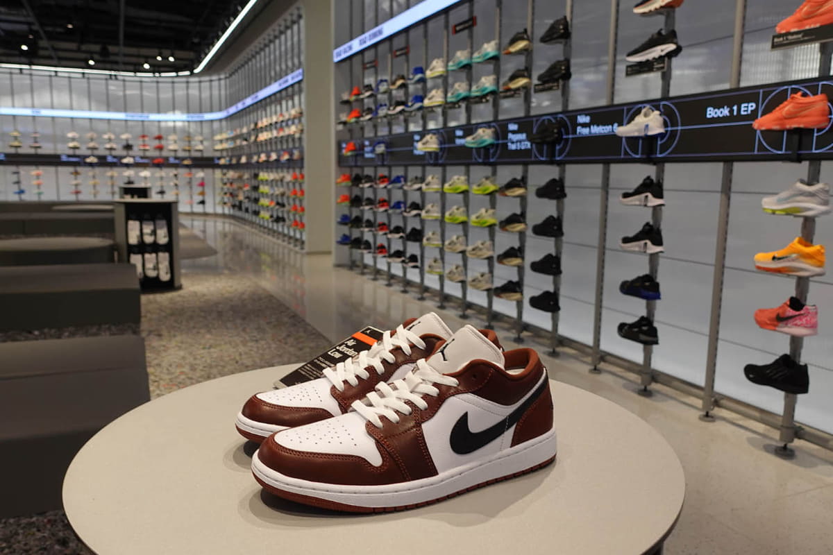 シューズの壁販売も随一の規模を誇る