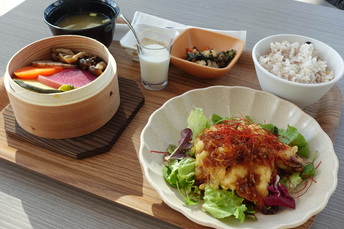 「プロテイン不足」向けの「塩麴で漬けた鶏胸肉の油淋鶏」